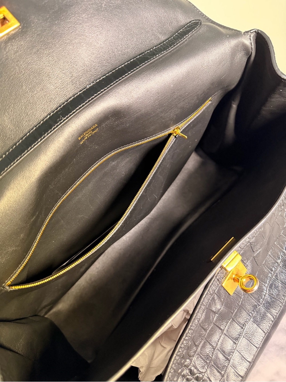 BALENCIAGA
Rodeo Large Handbag Crocodile Embossed - Picture 12 of 13